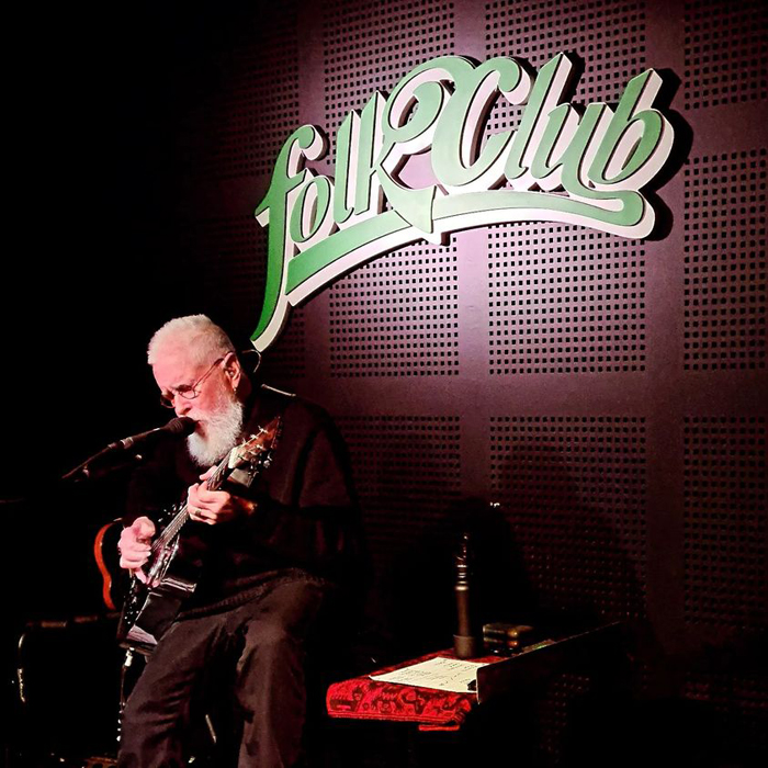 Bruce Cockburn 9mar24 Folk Club Torino Italy photo Roberto Menardo